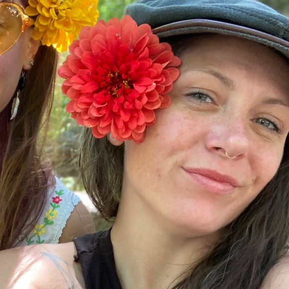 Meet your Posher, Tara - Picture 2 of 3